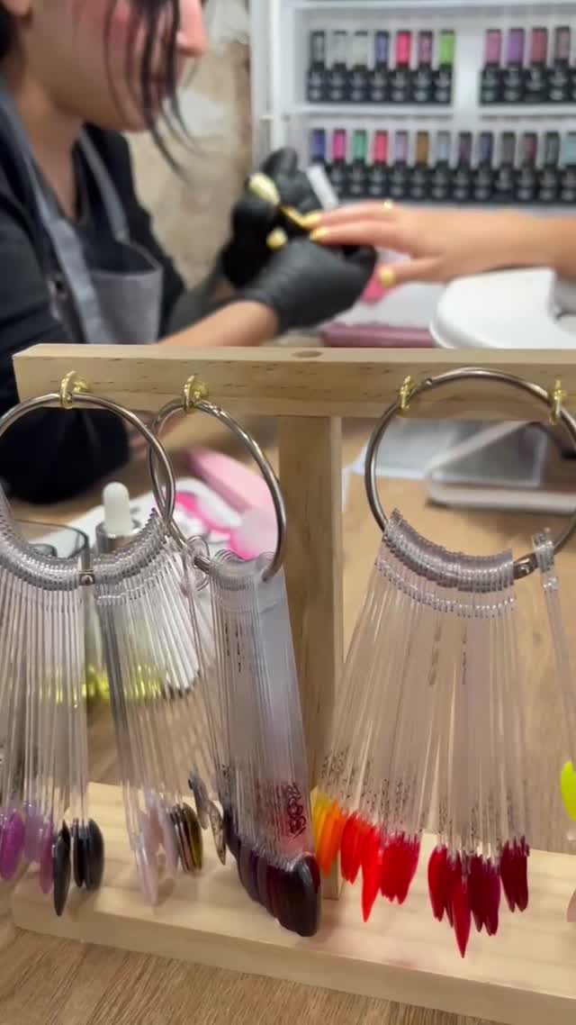 Especialista en manicura Cool Nails Gràcia Barcelona